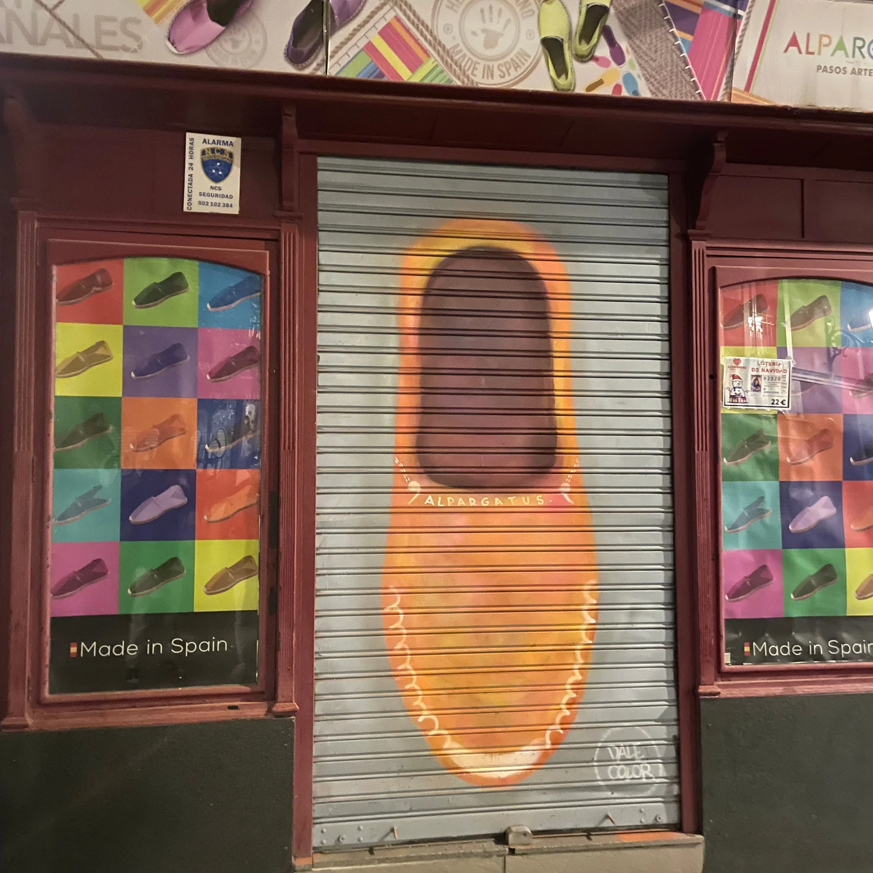 Metal Shutter Art — A Realistic 3D Espadrille — photograph 4