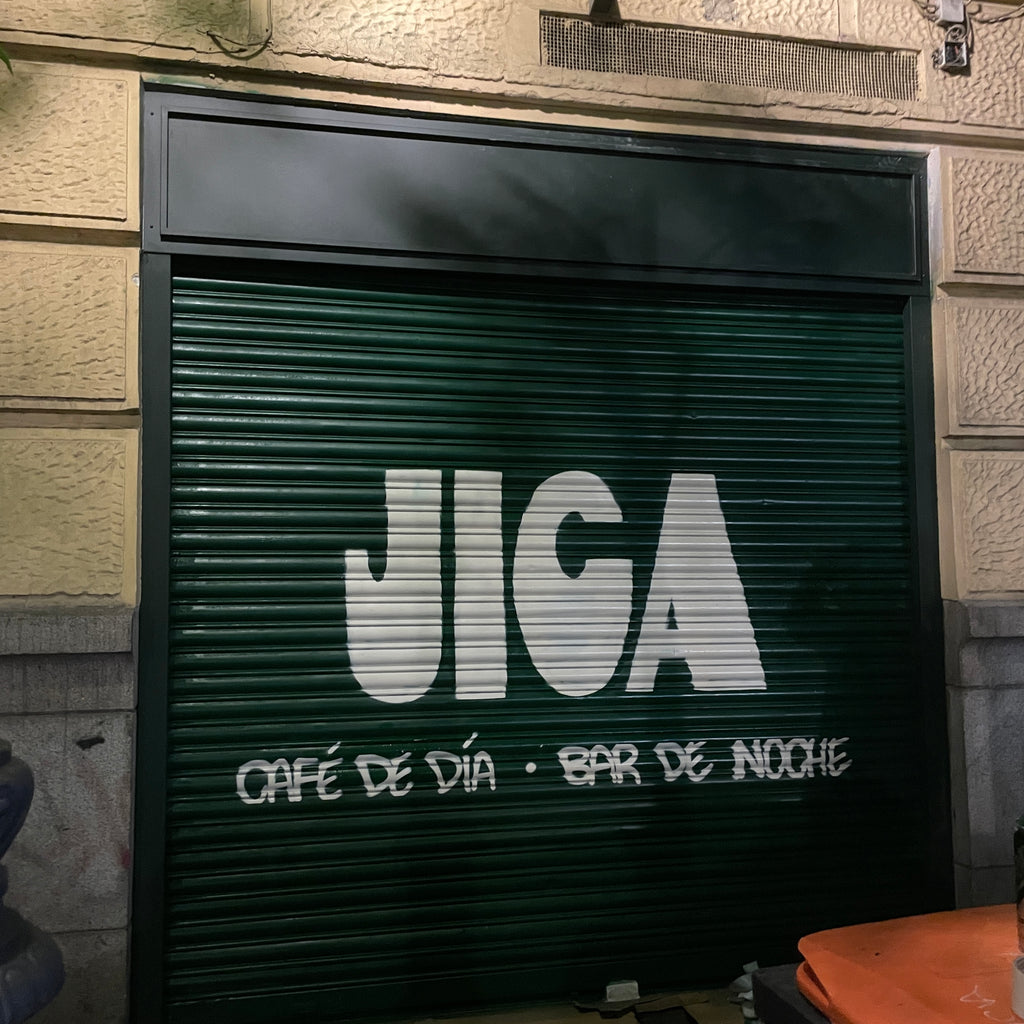 Mural en persiana metálica 