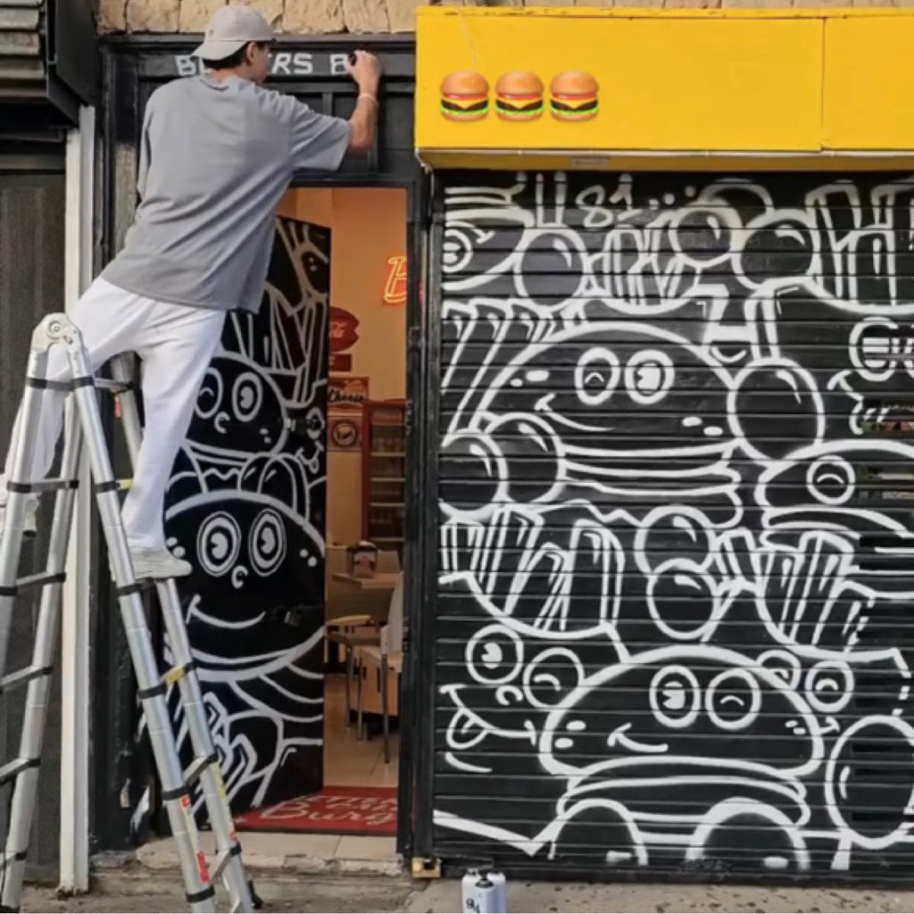 Graffiti personalizado en persiana metálica 