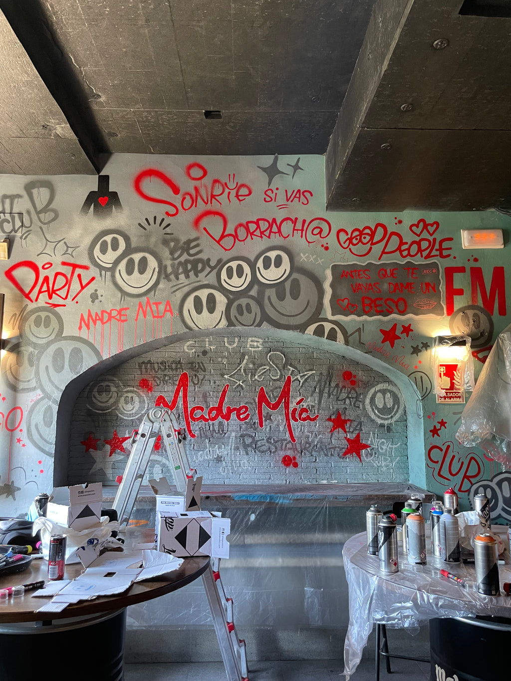 Diseño Interior Restaurante Madre Mía: Graffiti Vandal y Neón | Madrid Río