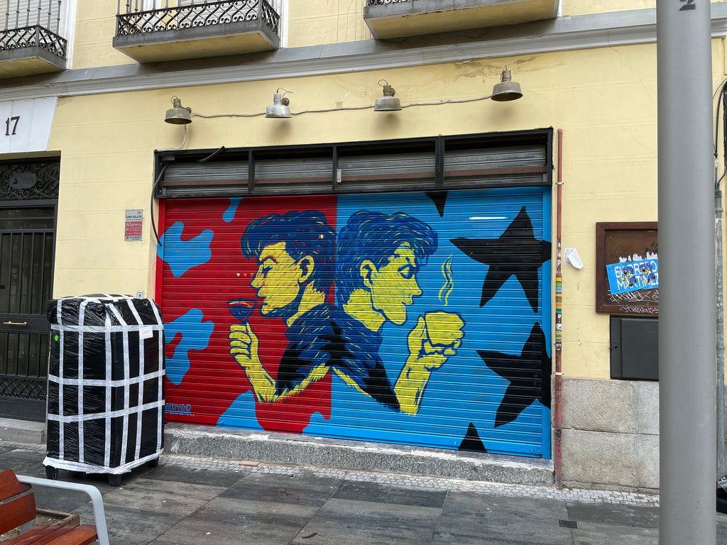 Mural Exterior Madrid -  Graffiti Pintado a Mano en Fachada | El Expreso Martínez