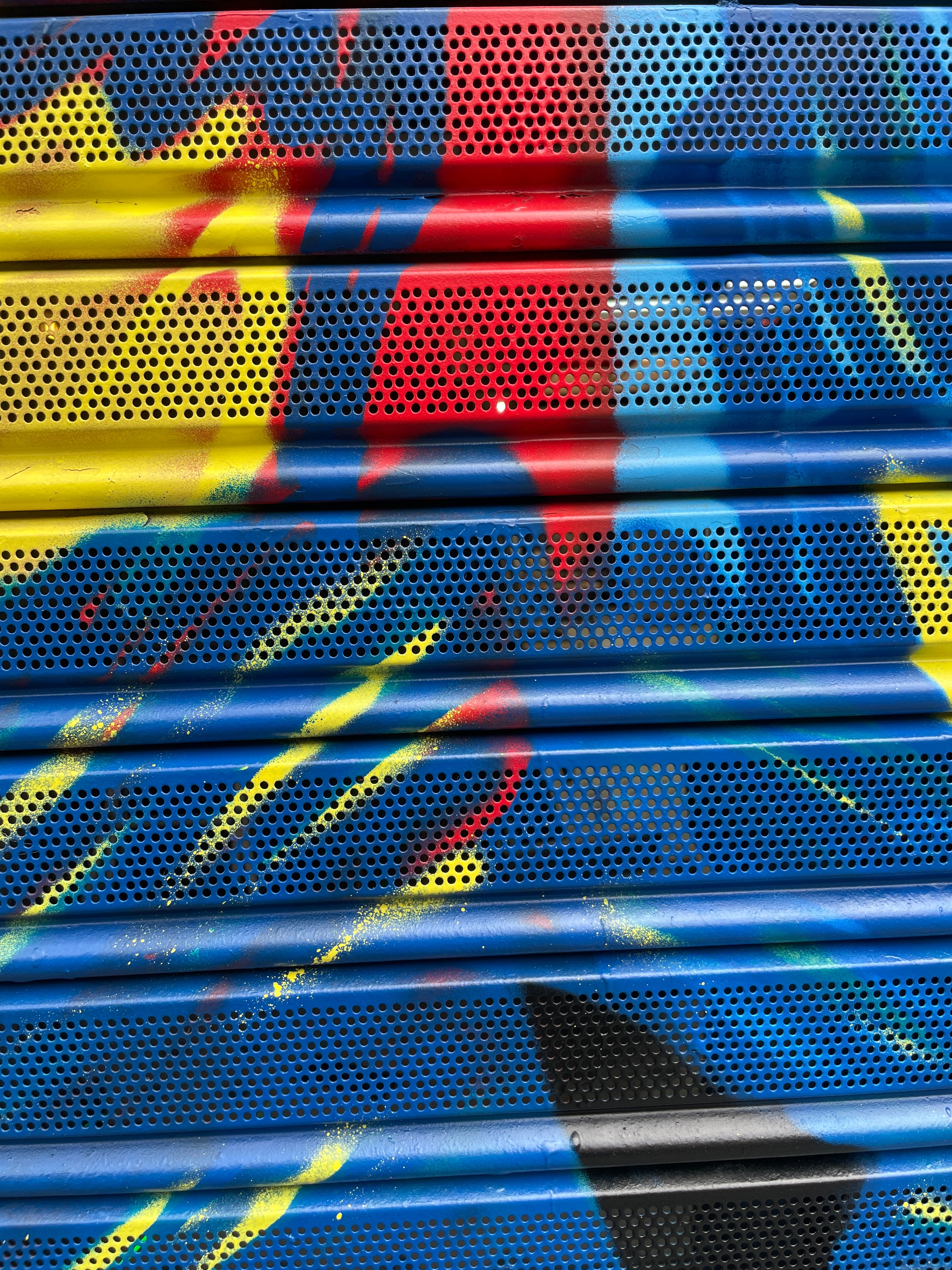 Mural Exterior Madrid -  Graffiti Pintado a Mano en Fachada | El Expreso Martínez