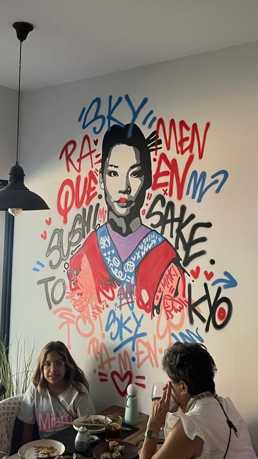 Diseño Interior para Restaurante Sushi: Muralismo Urbano y Japonés | Pozuelo