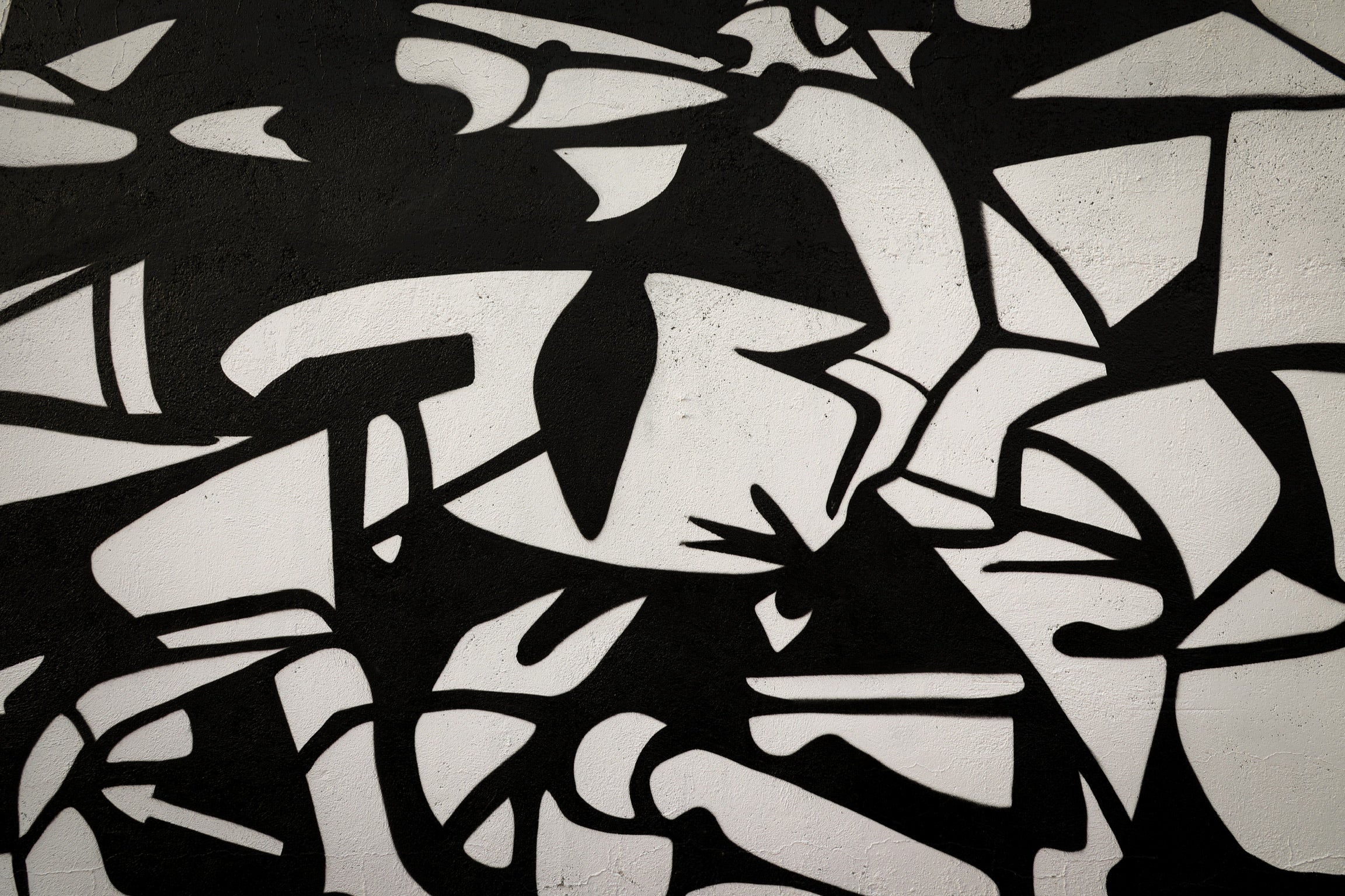 Mural Artístico en Pista de Pádel: Reinterpretación del Guernica