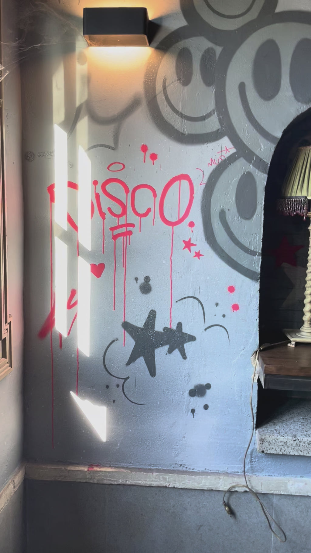 Diseño Interior Restaurante Madre Mía: Graffiti Vandal y Neón | Madrid Río