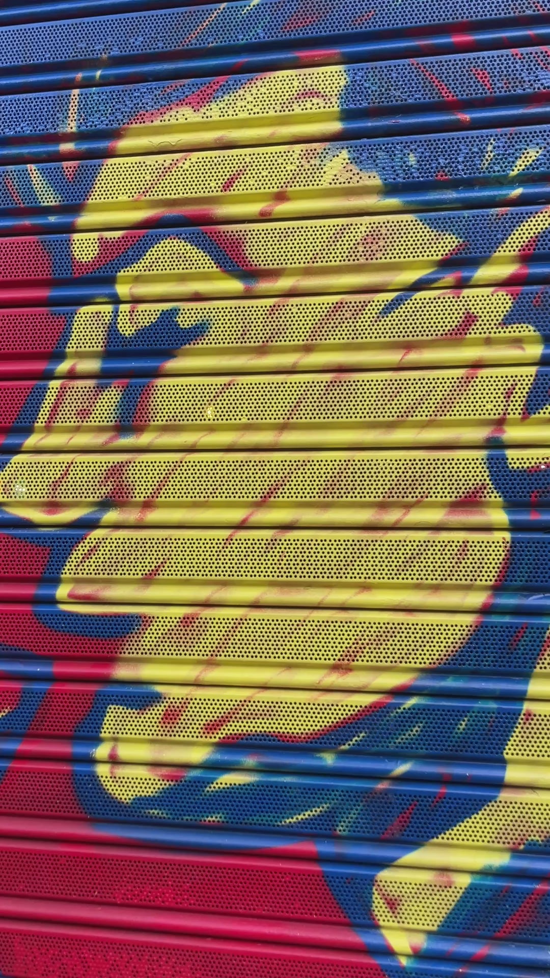 Mural Exterior Madrid -  Graffiti Pintado a Mano en Fachada | El Expreso Martínez